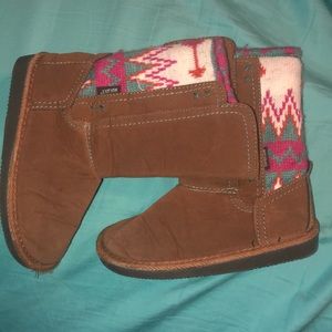 Girl’s size 13 Muk Luks boots
